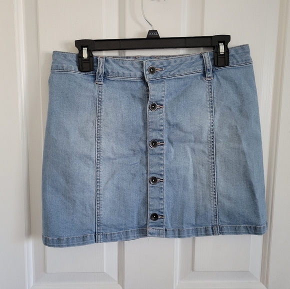 Vans Women's Lightwash Denim Front Button Jean Mini Skirt Size Medium - Picture 1 of 3
